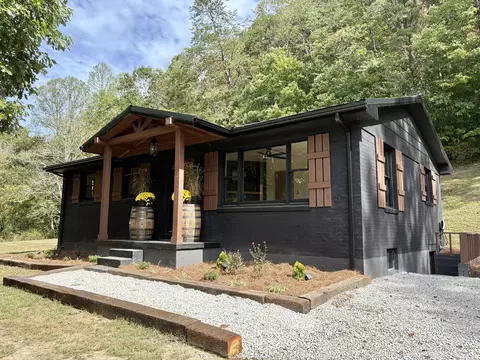 Exterior - 68 Star Gap Rd, Stanton, KY 40380 photo 9 of 11