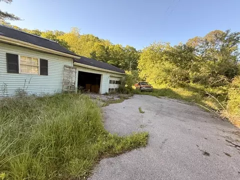 Exterior - 1199 E 221 Hwy, Bledsoe, KY 40810 photo 4 of 5