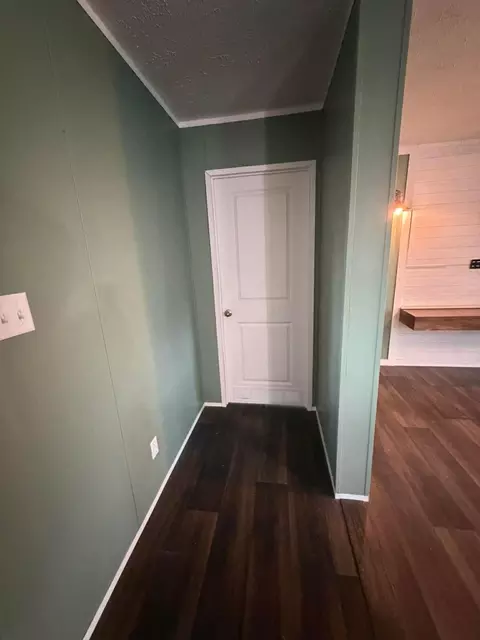 Entry Way - 130 Patsy Rd, Irvine, KY 40336 photo 2 of 3