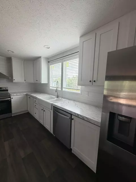 Kitchen - 130 Patsy Rd, Irvine, KY 40336 photo 2 of 2