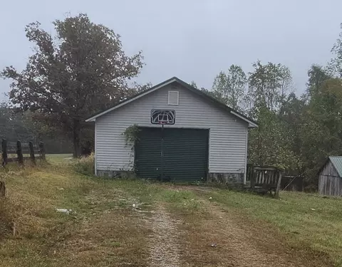 Exterior - 130 Patsy Rd, Irvine, KY 40336 photo 5 of 6