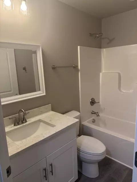Bath - 305 Fields St, Paris, KY 40361 photo 2 of 5