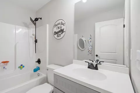 Bath - 475 Flint Rd, Waco, KY 40385 photo 3 of 4
