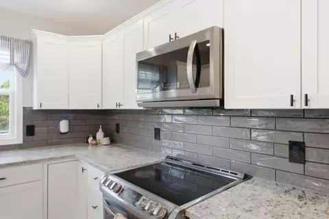 Kitchen - 475 Flint Rd, Waco, KY 40385 photo 3 of 4