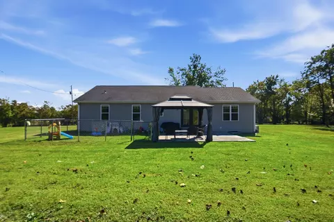 Exterior - 475 Flint Rd, Waco, KY 40385 photo 5 of 9