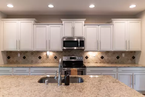 Kitchen - 139 Waterside Dr, Georgetown, KY 40324 photo 2 of 4