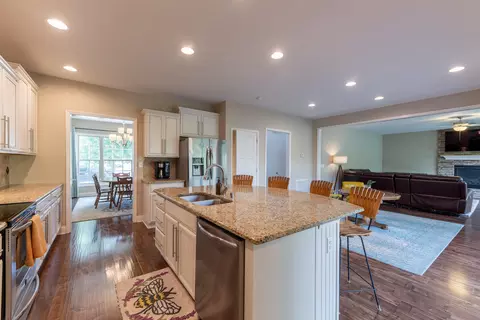 Kitchen - 139 Waterside Dr, Georgetown, KY 40324 photo 4 of 4