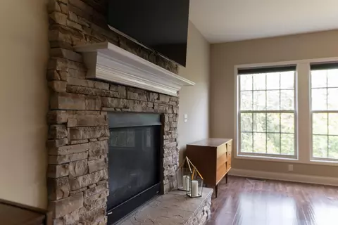 Living - 139 Waterside Dr, Georgetown, KY 40324 photo 2 of 4