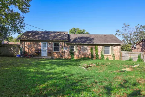 105 Oakwood Dr, Nicholasville, KY 40356