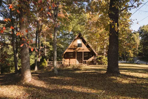 126 Lark Ln, Frenchburg, KY 40322