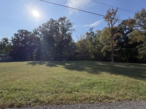 222 Peninsula Dr, Eddyville, KY 42038