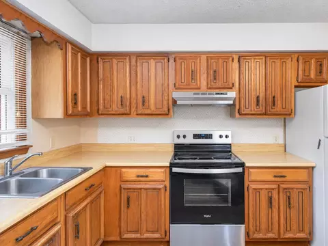 Kitchen - 1633 Highland Rd, Jackson, KY 41339 photo 4 of 5