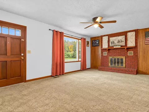 Living - 1633 Highland Rd, Jackson, KY 41339 photo 1 of 3