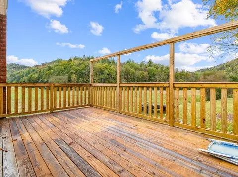 Exterior - 1633 Highland Rd, Jackson, KY 41339 photo 3 of 7