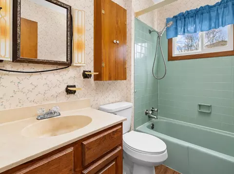 Bath - 1633 Highland Rd, Jackson, KY 41339 photo 1 of 1