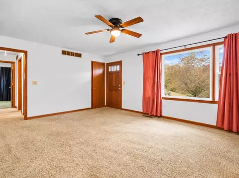 Living - 1633 Highland Rd, Jackson, KY 41339 photo 3 of 3