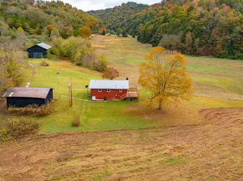 Exterior - 1633 Highland Rd, Jackson, KY 41339 photo 1 of 7