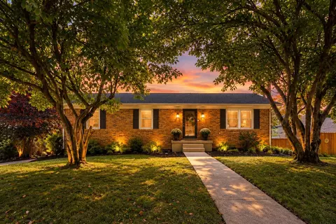348 Whitfield Dr, Lexington, KY 40515