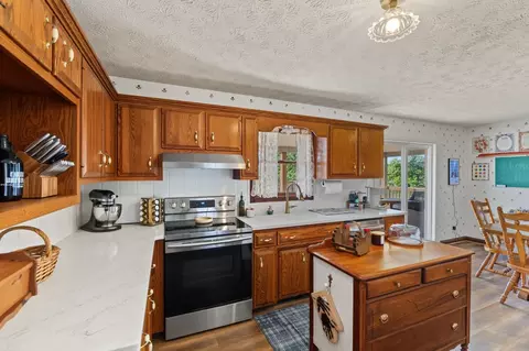Kitchen - 761 Texas Loop Rd, Springfield, KY 40069 photo 2 of 4