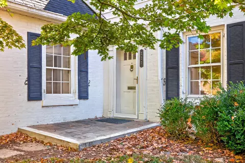 220 Chenault Rd, Lexington, KY 40502