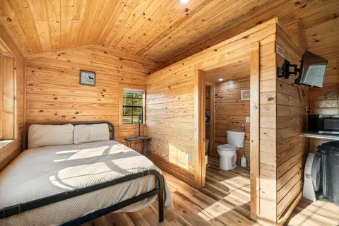 Bedroom - 320 Paradise Ln, Soft Shell, KY 41831 photo 4 of 5