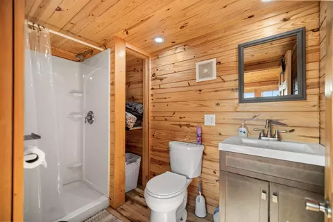 Bath - 320 Paradise Ln, Soft Shell, KY 41831 photo 2 of 3