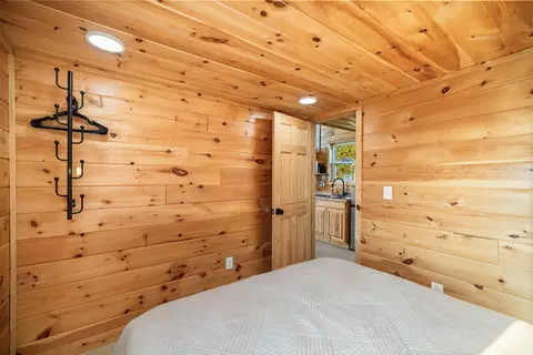 Bedroom - 320 Paradise Ln, Soft Shell, KY 41831 photo 2 of 5