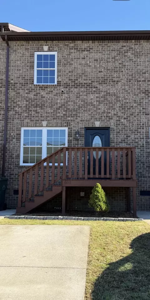 651 Clubhouse Dr, Prestonsburg, KY 41653