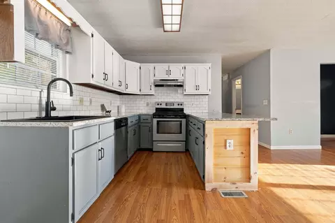 Kitchen - 39 Dustin Ln, Eubank, KY 42567 photo 2 of 4