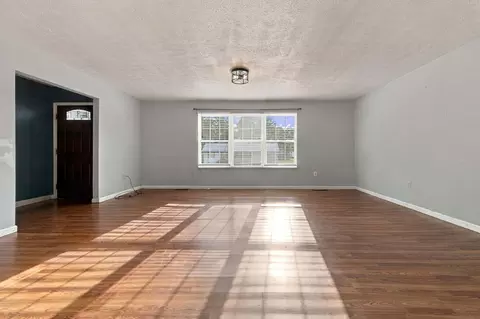 Living - 39 Dustin Ln, Eubank, KY 42567 photo 4 of 8