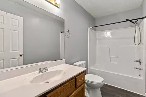 Bath - 39 Dustin Ln, Eubank, KY 42567 photo 1 of 2