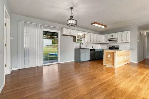 Living - 39 Dustin Ln, Eubank, KY 42567 photo 7 of 8