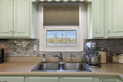 Kitchen - 48 Meadow Dr, Stanton, KY 40380 photo 2 of 2