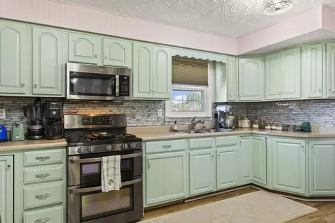 Kitchen - 48 Meadow Dr, Stanton, KY 40380 photo 1 of 2