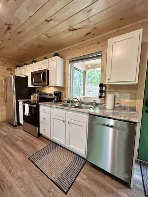 Kitchen - 25 Boulder Way, Stanton, KY 40380 photo 4 of 4