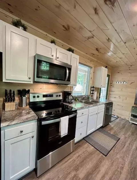 Kitchen - 25 Boulder Way, Stanton, KY 40380 photo 1 of 4