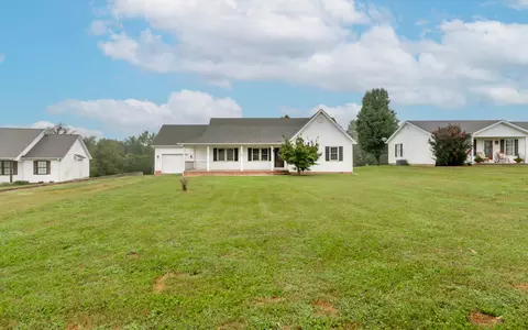 92 Venetia Dr, Willisburg, KY 40078