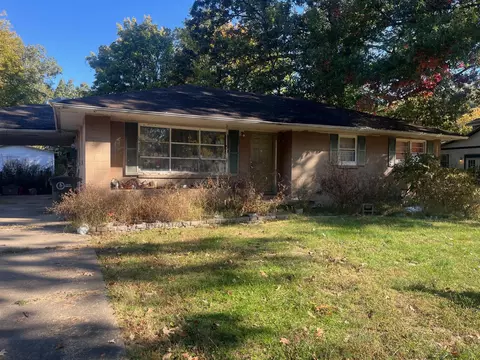 2323 Barnett St, Paducah, KY 42003