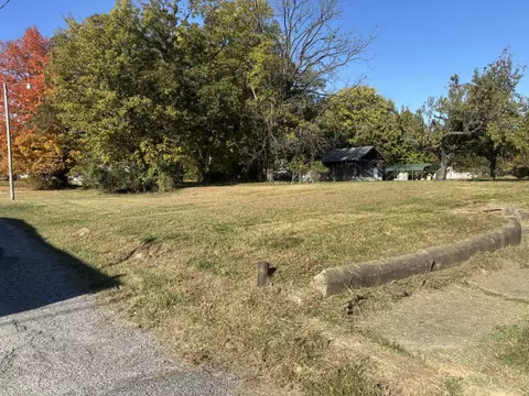 1251 S 6th St, Paducah, KY 42003