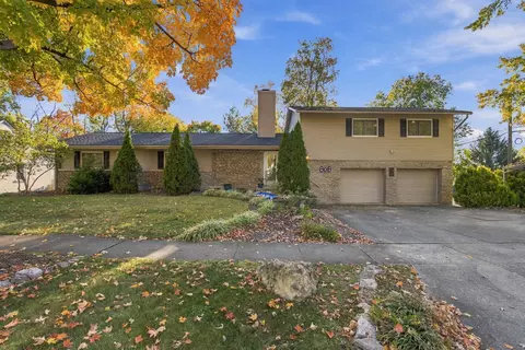 898 Della Dr, Lexington, KY 40504