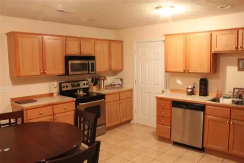 28 Harbor St, Nancy, KY 42544 photo 3
