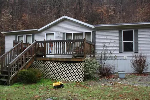 13831 Grapevine Rd, Phyllis, KY 41554 photo 2
