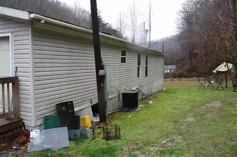 13831 Grapevine Rd, Phyllis, KY 41554 photo 3