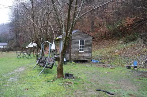 13831 Grapevine Rd, Phyllis, KY 41554 photo 4