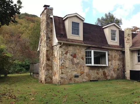 555 Beans Fork Rd, Middlesboro, KY 40965 photo 2