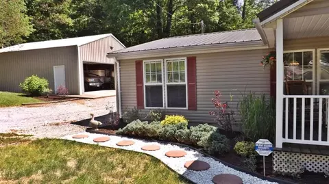 141 Spring Dr, Burnside, KY 42519 photo 4