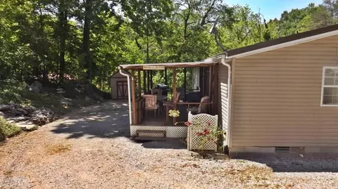 141 Spring Dr, Burnside, KY 42519 photo 6