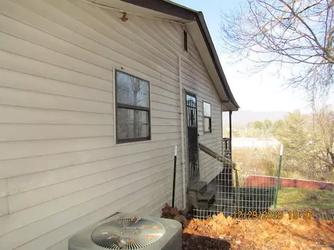 601 12 Evans Dr, Middlesboro, KY 40965 photo 4