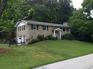 559 Whitaker St, Morehead, KY 40351 photo 1