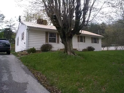 403 Mabry Dr, Morehead, KY 40351 photo 2